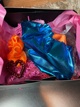 Load image into Gallery viewer, Orange Daze Bonnet Box